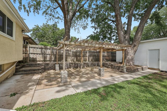 5518 Regent Avenue N, Crystal, MN 55429