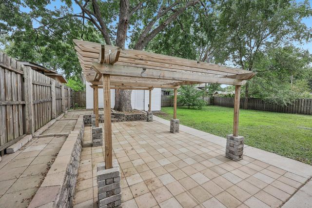 5518 Regent Avenue N, Crystal, MN 55429