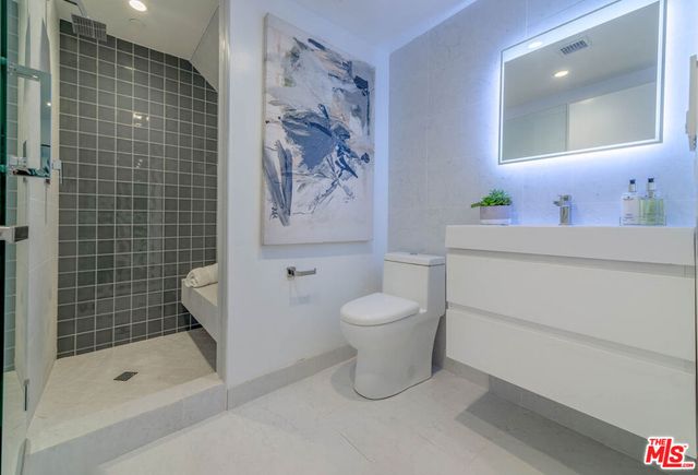 1214 N Sycamore Avenue, Los Angeles, CA 90038