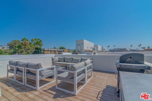 1214 N Sycamore Avenue, Los Angeles, CA 90038