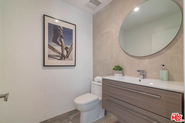 1214 N Sycamore Avenue, Los Angeles, CA 90038