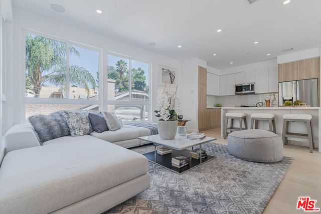 1214 N Sycamore Avenue, Los Angeles, CA 90038