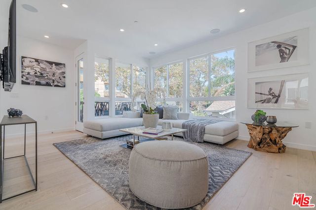 1214 N Sycamore Avenue, Los Angeles, CA 90038