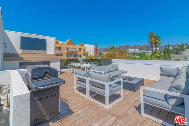 1214 N Sycamore Avenue, Los Angeles, CA 90038