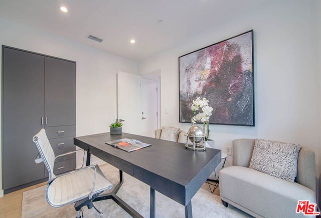 1214 N Sycamore Avenue, Los Angeles, CA 90038