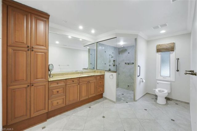 2147 Snook DR, Naples, FL 34102