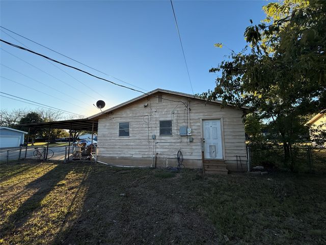 1381 Hillcrest Drive, Graham, TX 76450