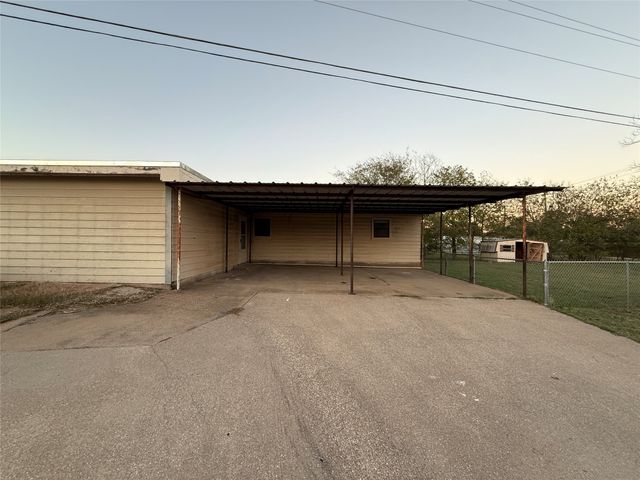 1381 Hillcrest Drive, Graham, TX 76450