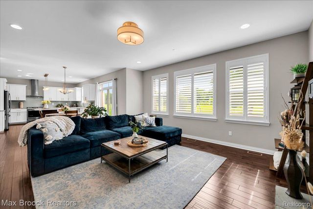 1126 Queensboro Drive, Rochester Hills, MI 48307