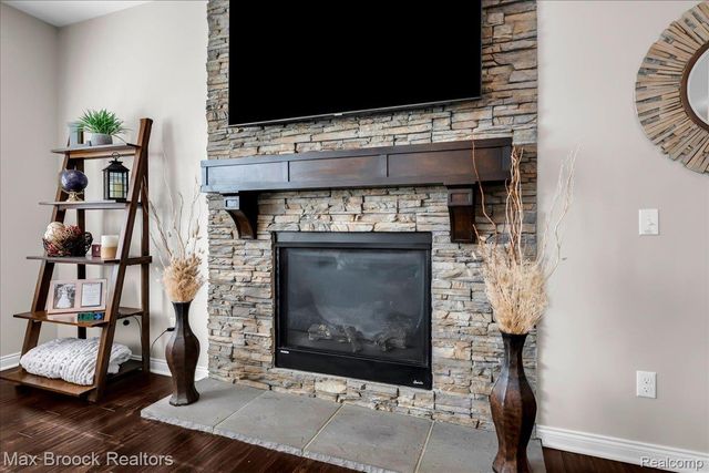 1126 Queensboro Drive, Rochester Hills, MI 48307