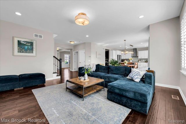 1126 Queensboro Drive, Rochester Hills, MI 48307