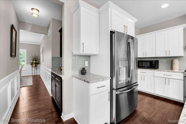 1126 Queensboro Drive, Rochester Hills, MI 48307
