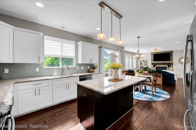 1126 Queensboro Drive, Rochester Hills, MI 48307