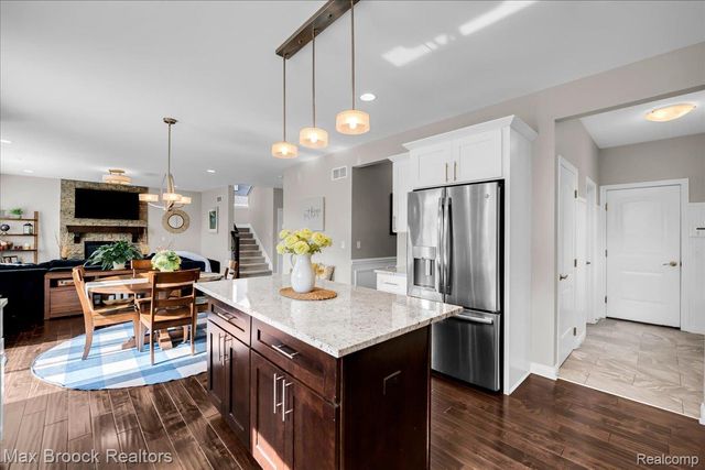 1126 Queensboro Drive, Rochester Hills, MI 48307