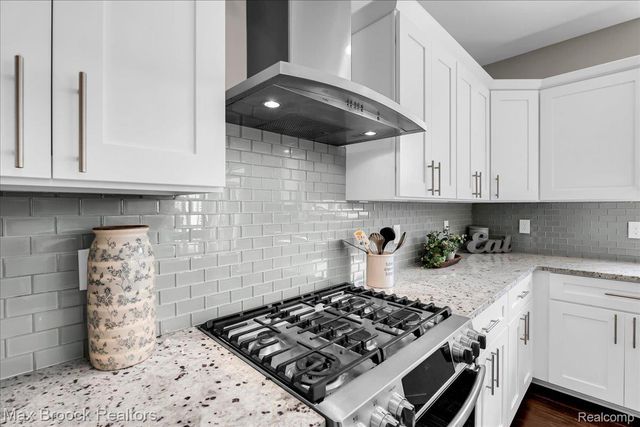 1126 Queensboro Drive, Rochester Hills, MI 48307