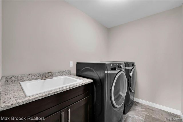 1126 Queensboro Drive, Rochester Hills, MI 48307