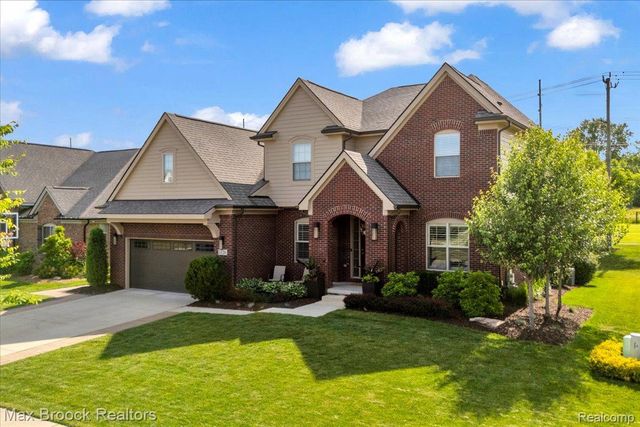 1126 Queensboro Drive, Rochester Hills, MI 48307