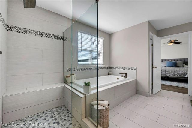 1126 Queensboro Drive, Rochester Hills, MI 48307