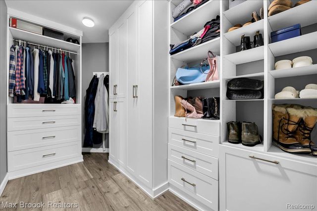 1126 Queensboro Drive, Rochester Hills, MI 48307