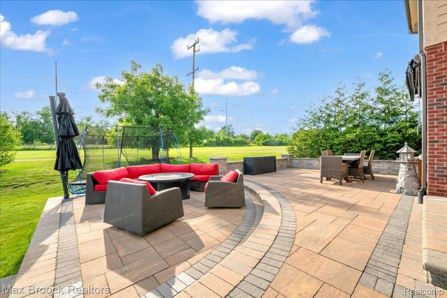 1126 Queensboro Drive, Rochester Hills, MI 48307
