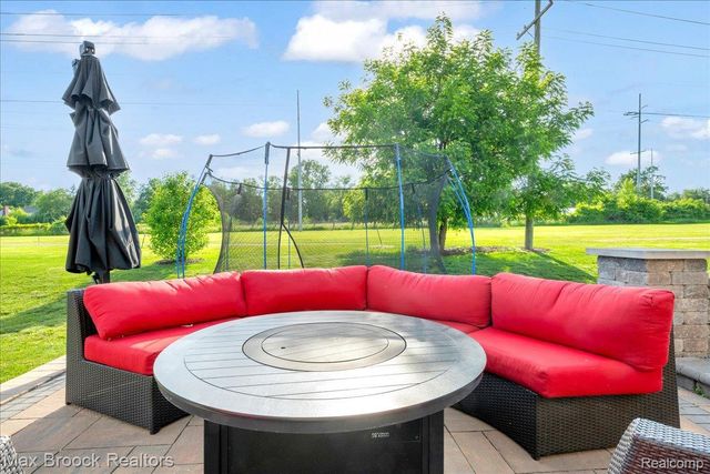1126 Queensboro Drive, Rochester Hills, MI 48307