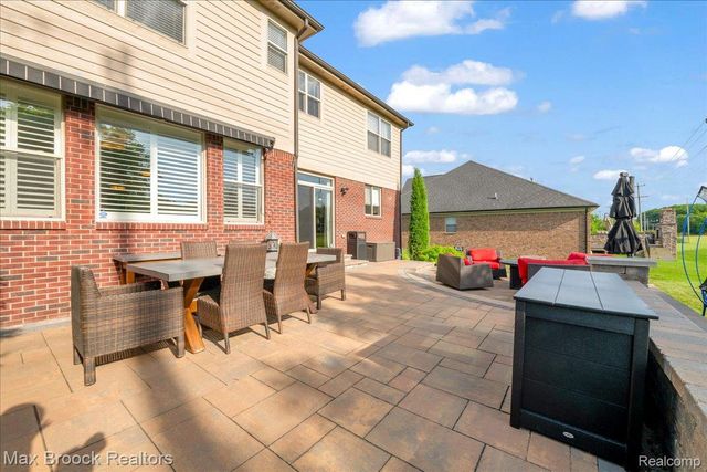 1126 Queensboro Drive, Rochester Hills, MI 48307