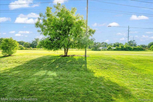 1126 Queensboro Drive, Rochester Hills, MI 48307