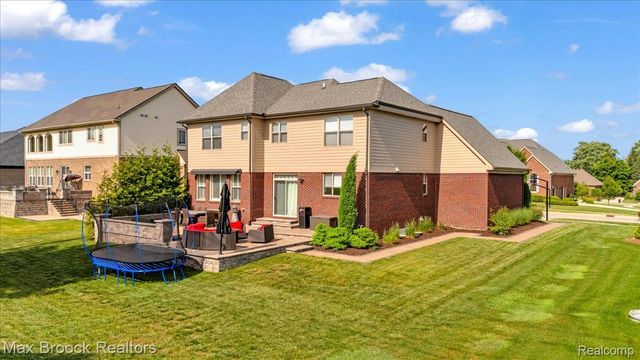 1126 Queensboro Drive, Rochester Hills, MI 48307