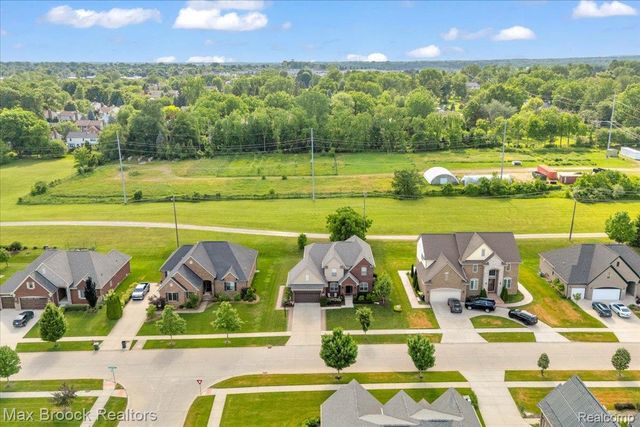 1126 Queensboro Drive, Rochester Hills, MI 48307