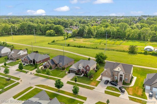 1126 Queensboro Drive, Rochester Hills, MI 48307