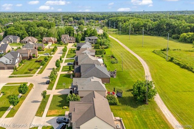 1126 Queensboro Drive, Rochester Hills, MI 48307