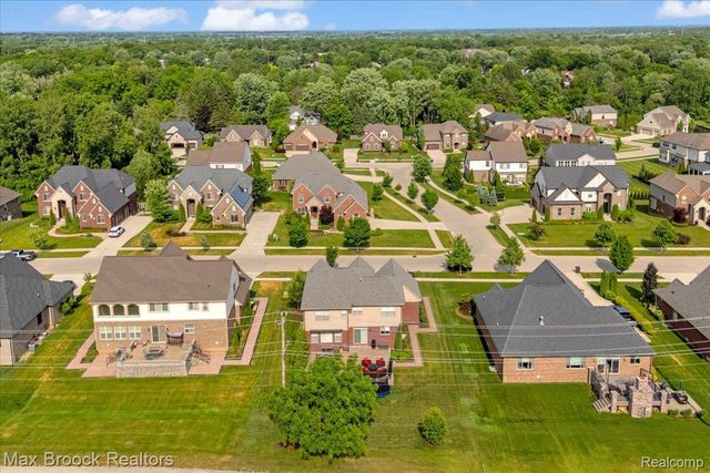 1126 Queensboro Drive, Rochester Hills, MI 48307
