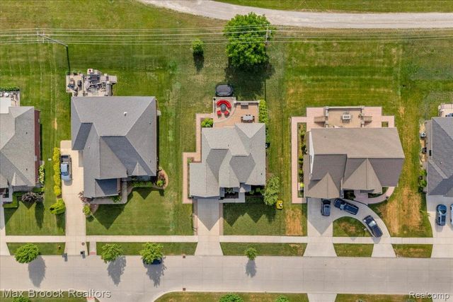 1126 Queensboro Drive, Rochester Hills, MI 48307