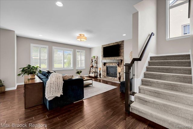 1126 Queensboro Drive, Rochester Hills, MI 48307