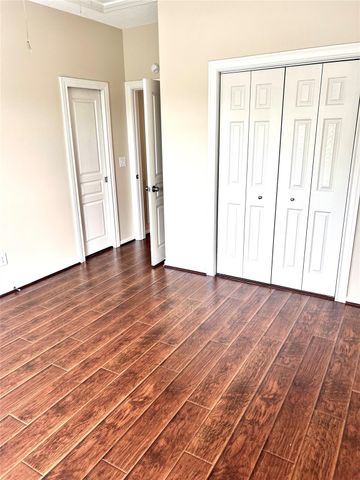 807 Kipp Avenue A, Kemah, TX 77565