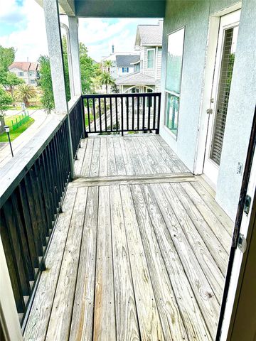 807 Kipp Avenue A, Kemah, TX 77565