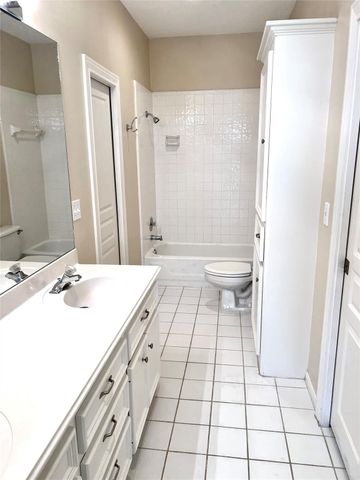 807 Kipp Avenue A, Kemah, TX 77565