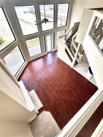 807 Kipp Avenue A, Kemah, TX 77565