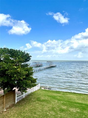 807 Kipp Avenue A, Kemah, TX 77565