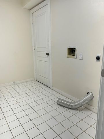 807 Kipp Avenue A, Kemah, TX 77565