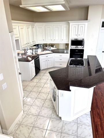 807 Kipp Avenue A, Kemah, TX 77565