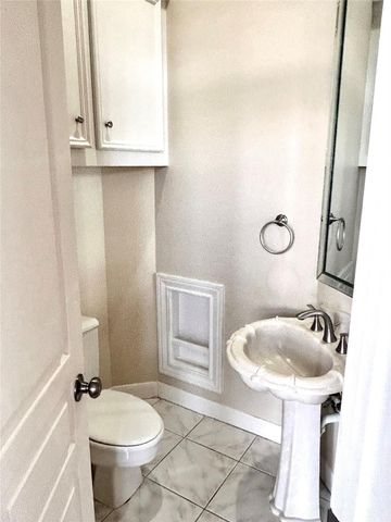 807 Kipp Avenue A, Kemah, TX 77565
