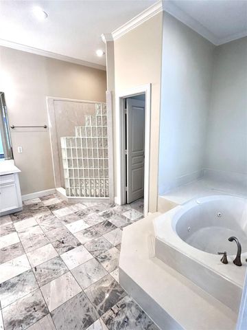 807 Kipp Avenue A, Kemah, TX 77565