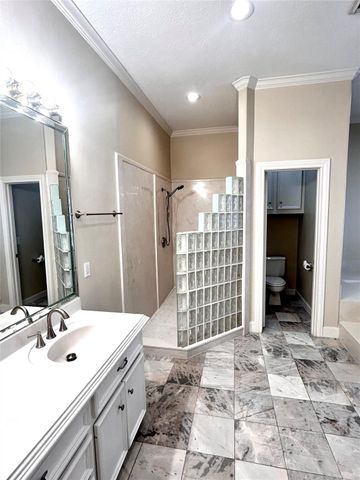 807 Kipp Avenue A, Kemah, TX 77565