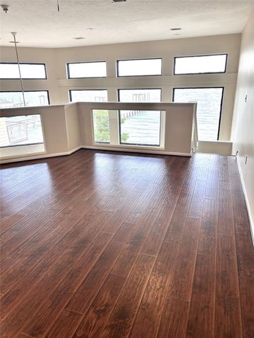 807 Kipp Avenue A, Kemah, TX 77565