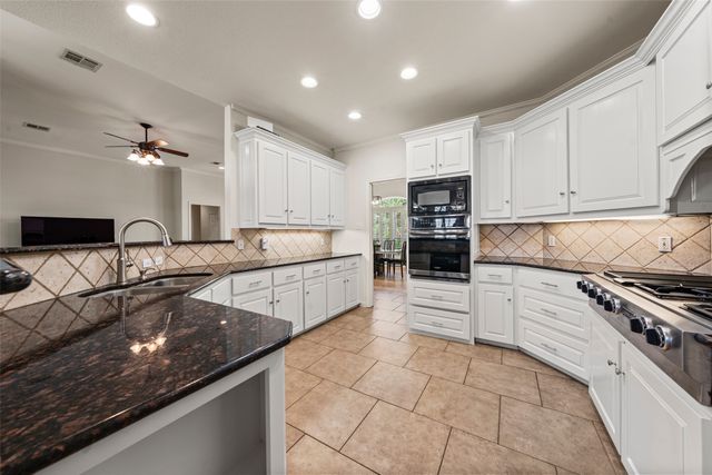 175 Winding Trail, Crawford, TX 76638