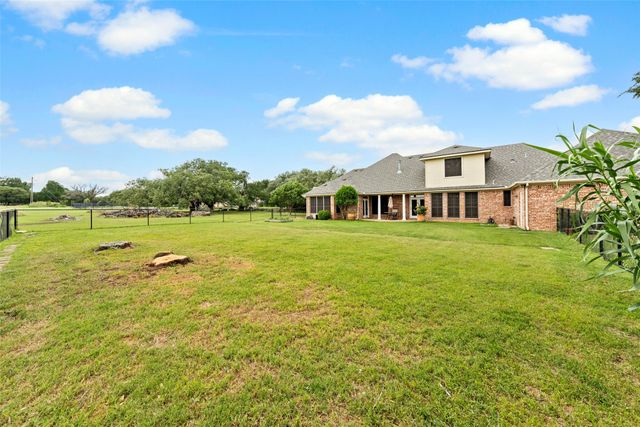 175 Winding Trail, Crawford, TX 76638
