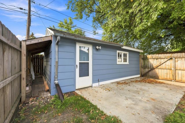 408 15th Avenue S, Fargo, ND 58103
