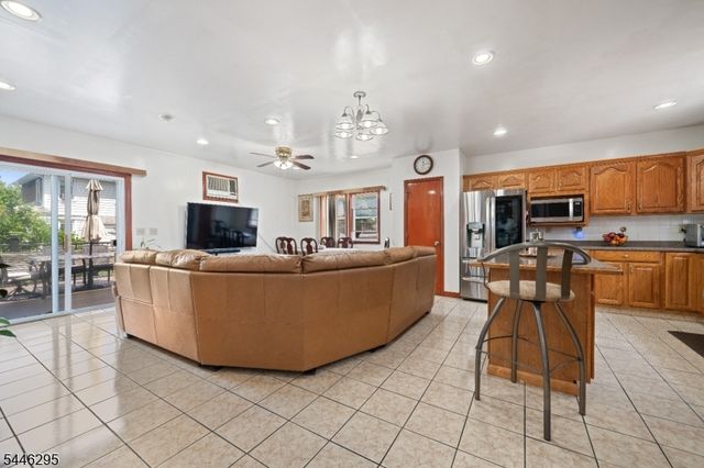 22 George St, Clifton City, NJ 07011