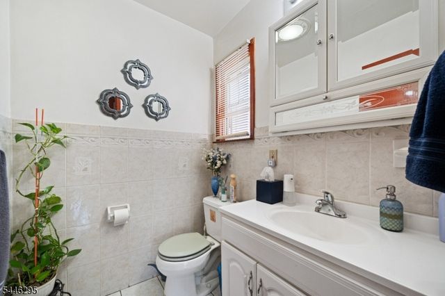 22 George St, Clifton City, NJ 07011